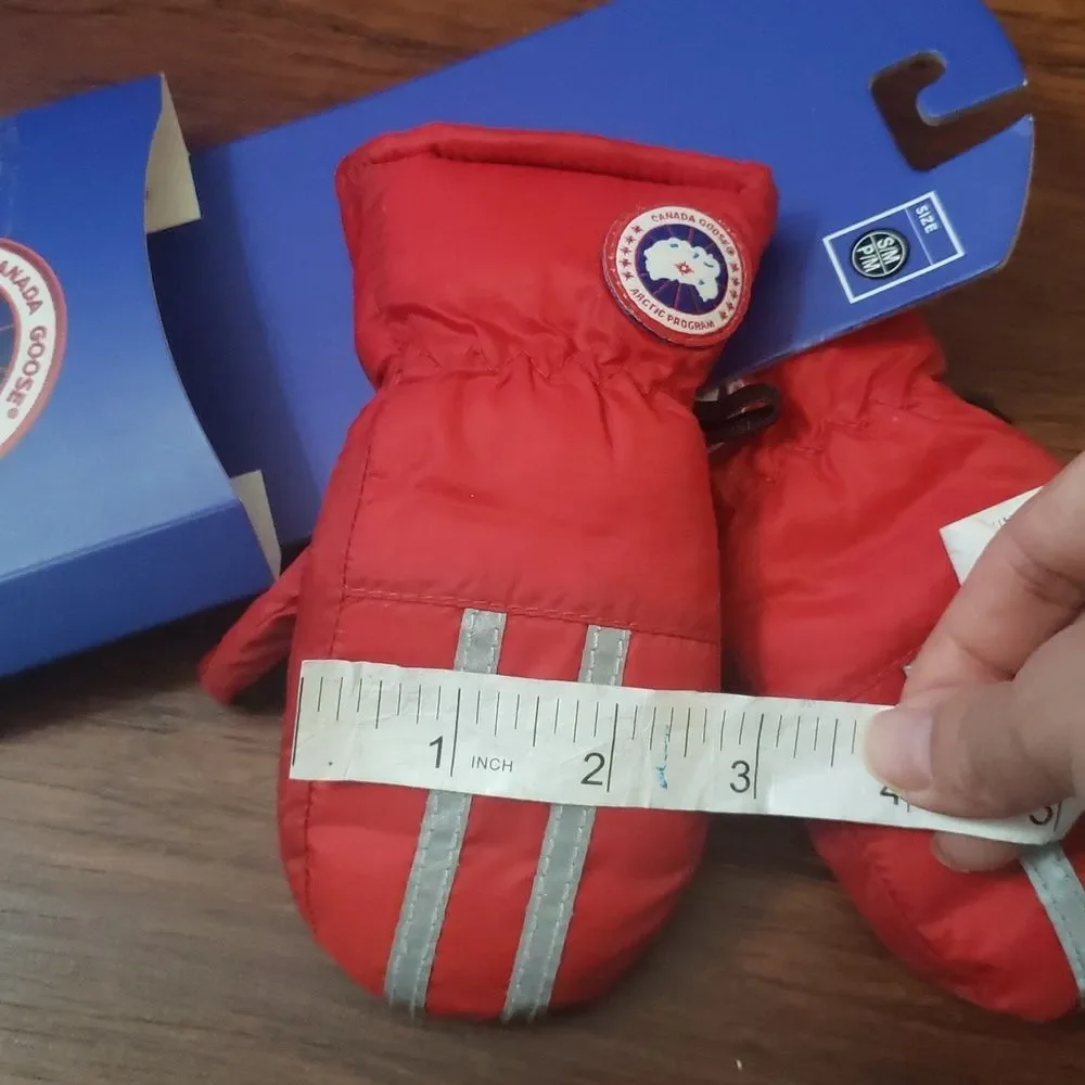 Canada Goose Red Kids Winter Down Ski Mittens Size Small NEW